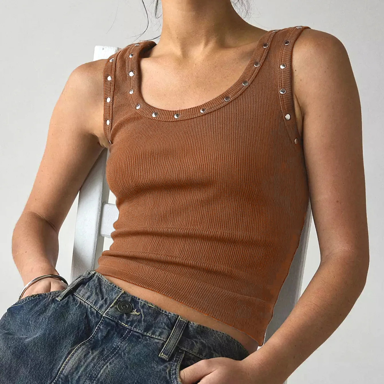 Krótki top typu crop top z ćwi – Tank Top Ribbed recenzja i cena