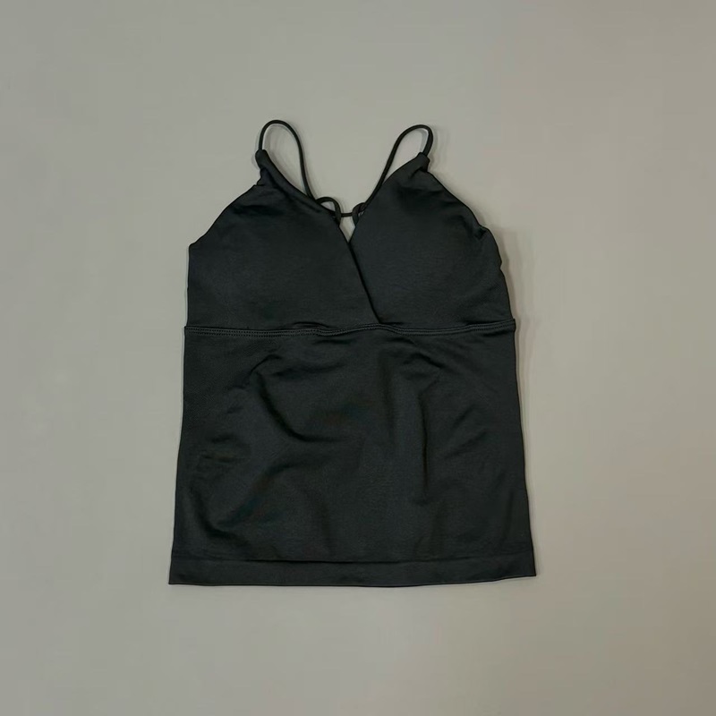 Top sportowy damski z dekoltem – Suspender Tank Top recenzja i cena