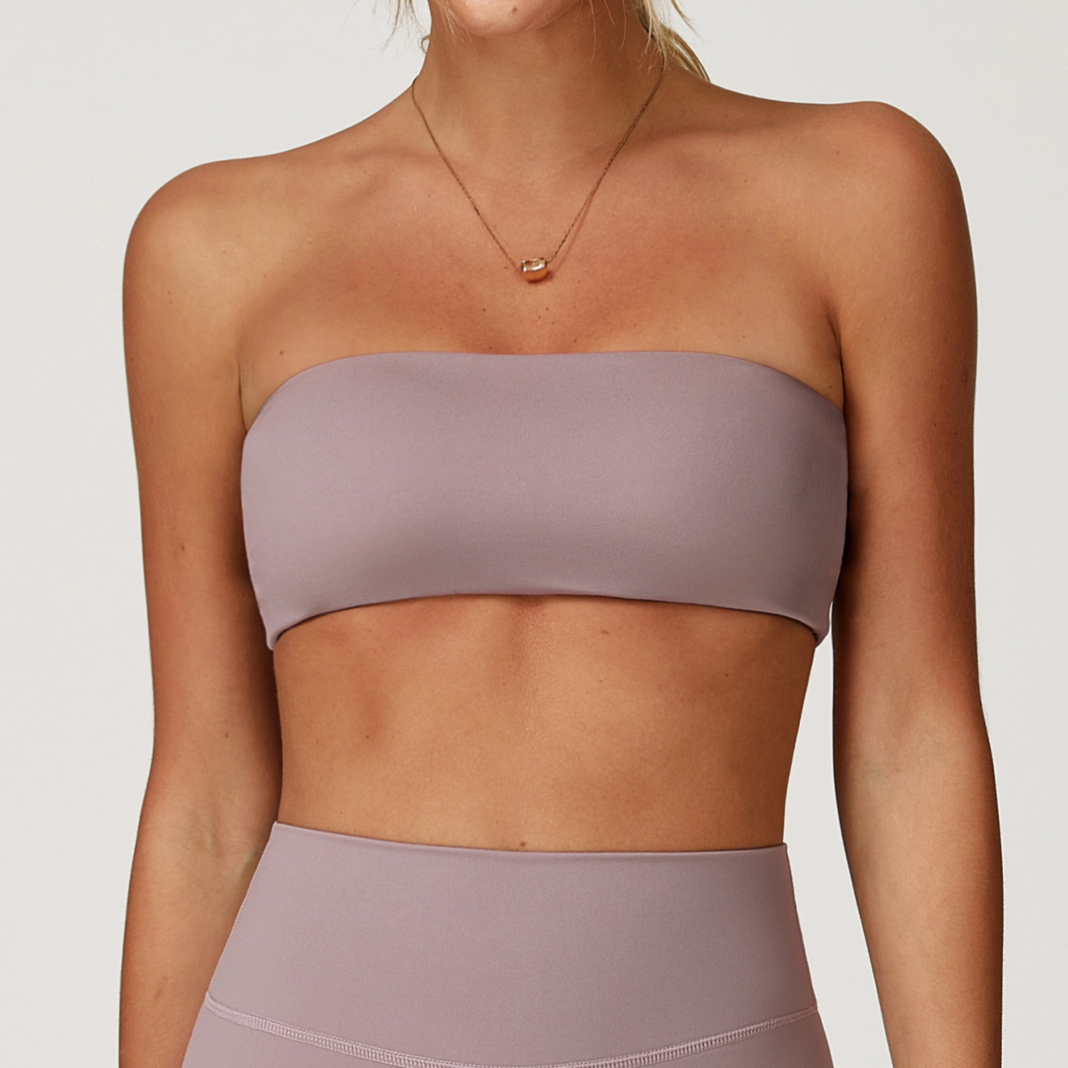 Bezszwowy sportowy biustonosz  – Base Layer Top recenzja i cena